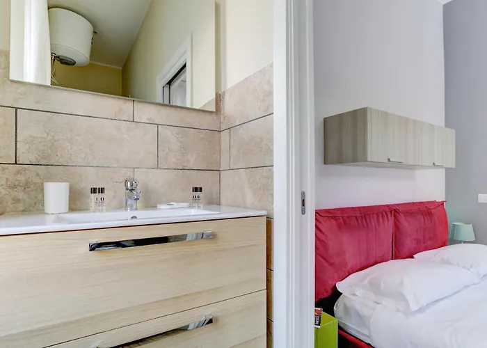 Santi Quattro - Colosseo Apartment *